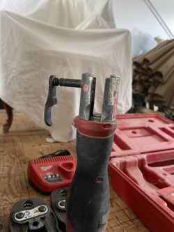 Milwaukee m12 outlet propress