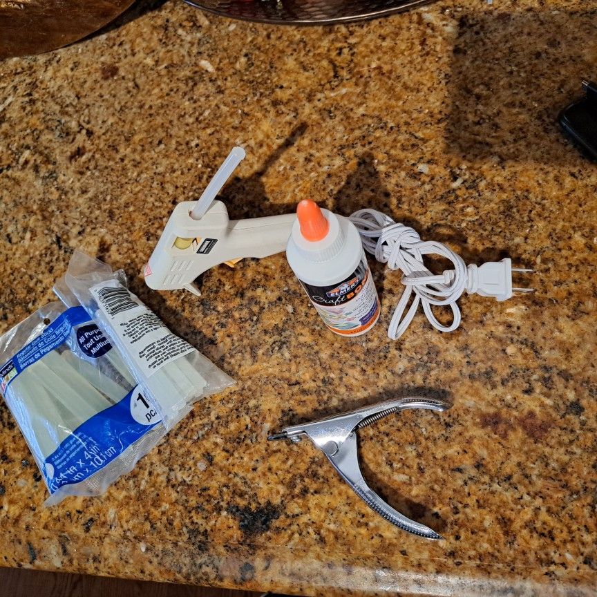 Hot Glue Gun With15 Glue Sticks Craft Glue &hole Punch