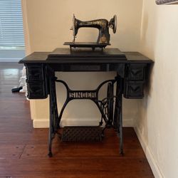 Singer Sewing Table