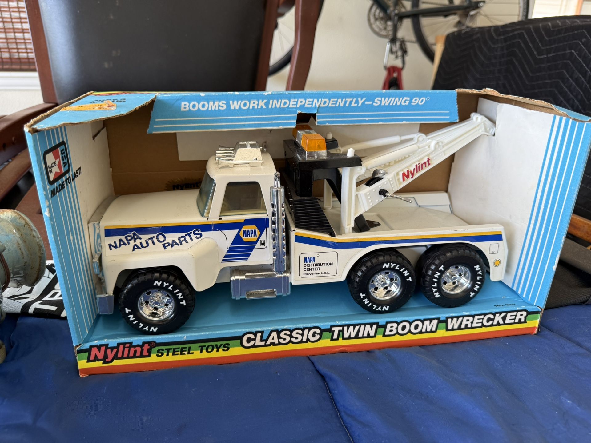 Pressed Steel NAPA auto parts twin boom wrecker truck brand new