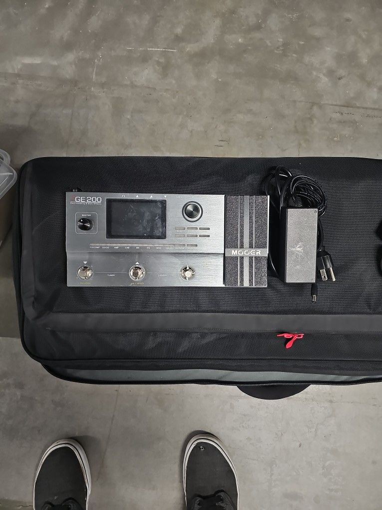 Mooer GE 200 Amp Modeler & Multi Effects