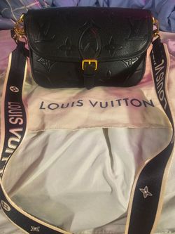 $300 Louis Vuitton Crossbody