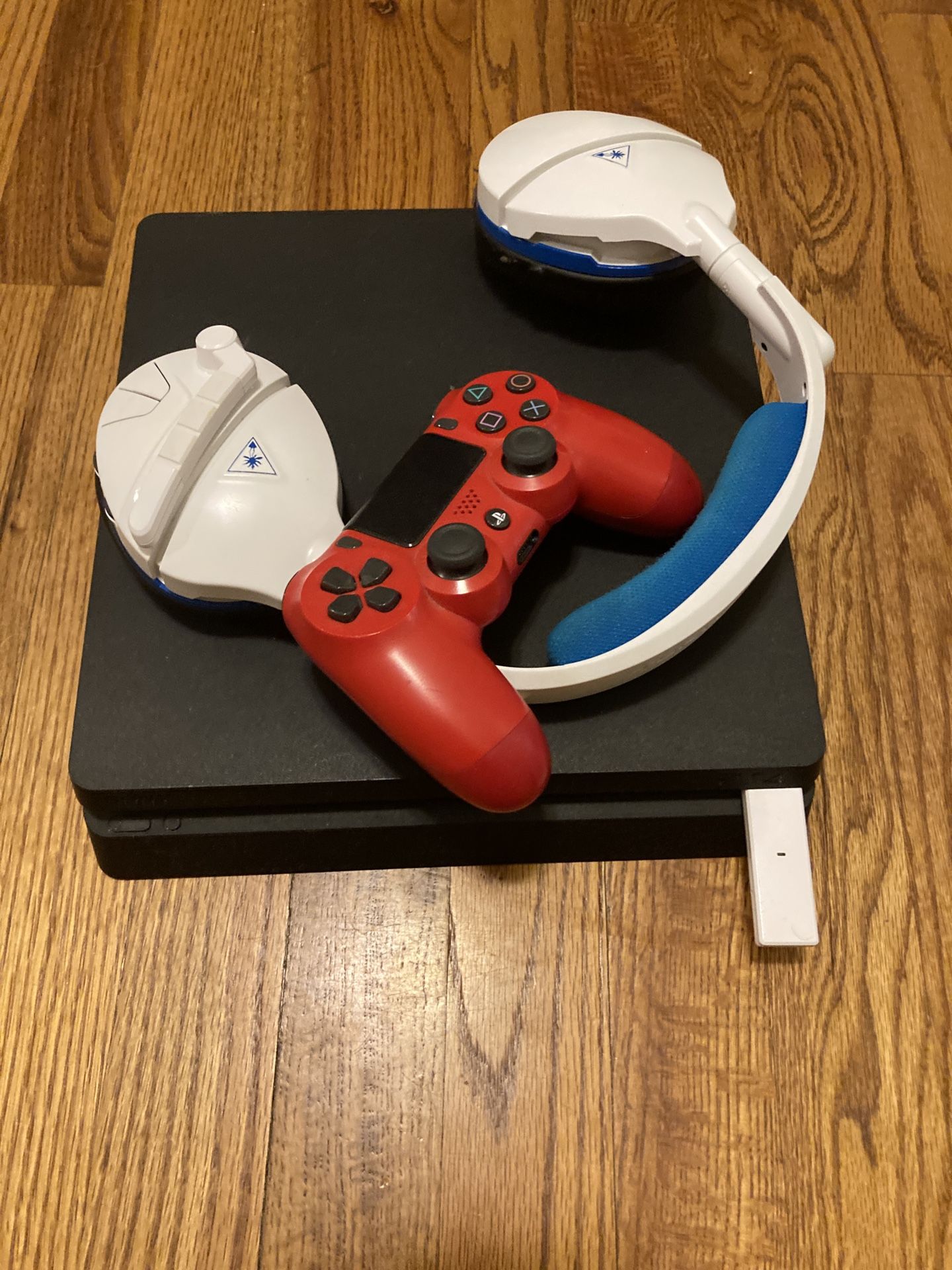 PS4 w/controller & Gaming Headset