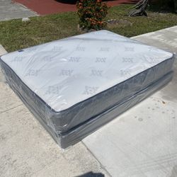 Queen mattress regular set with box spring ( 2pc brand new) 