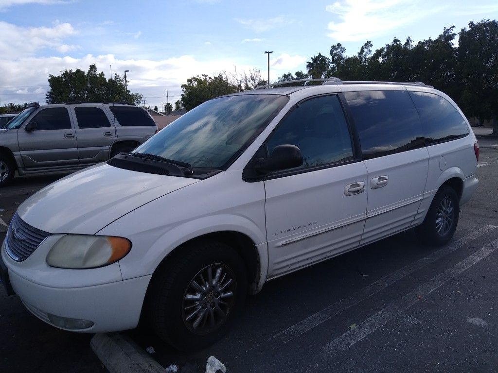 2001 Chrysler Town & Country