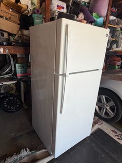 GE® 15.6 Cu. Ft. Top-Freezer Refrigerator