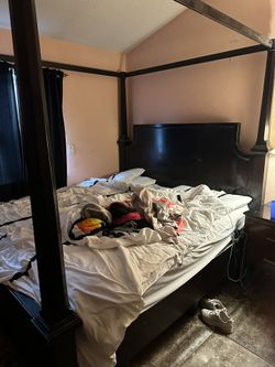 Beautiful Solid Wood King Bedframe $150