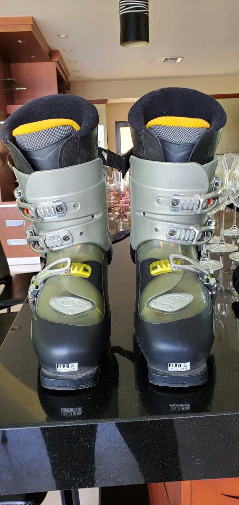 Salomom Men's Size 8 Ski Boots
