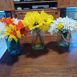 New Flowers in  Colored colored glass Vase 
$5 each

Great for presents, gifts, home, decor, bedroom, kitchen, diningroom, Birthday and more 