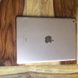 iPad 6th Gen (32GB, Wi-Fi Only) – Great Condition! Negotiable Price