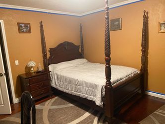 Bedroom furniture set