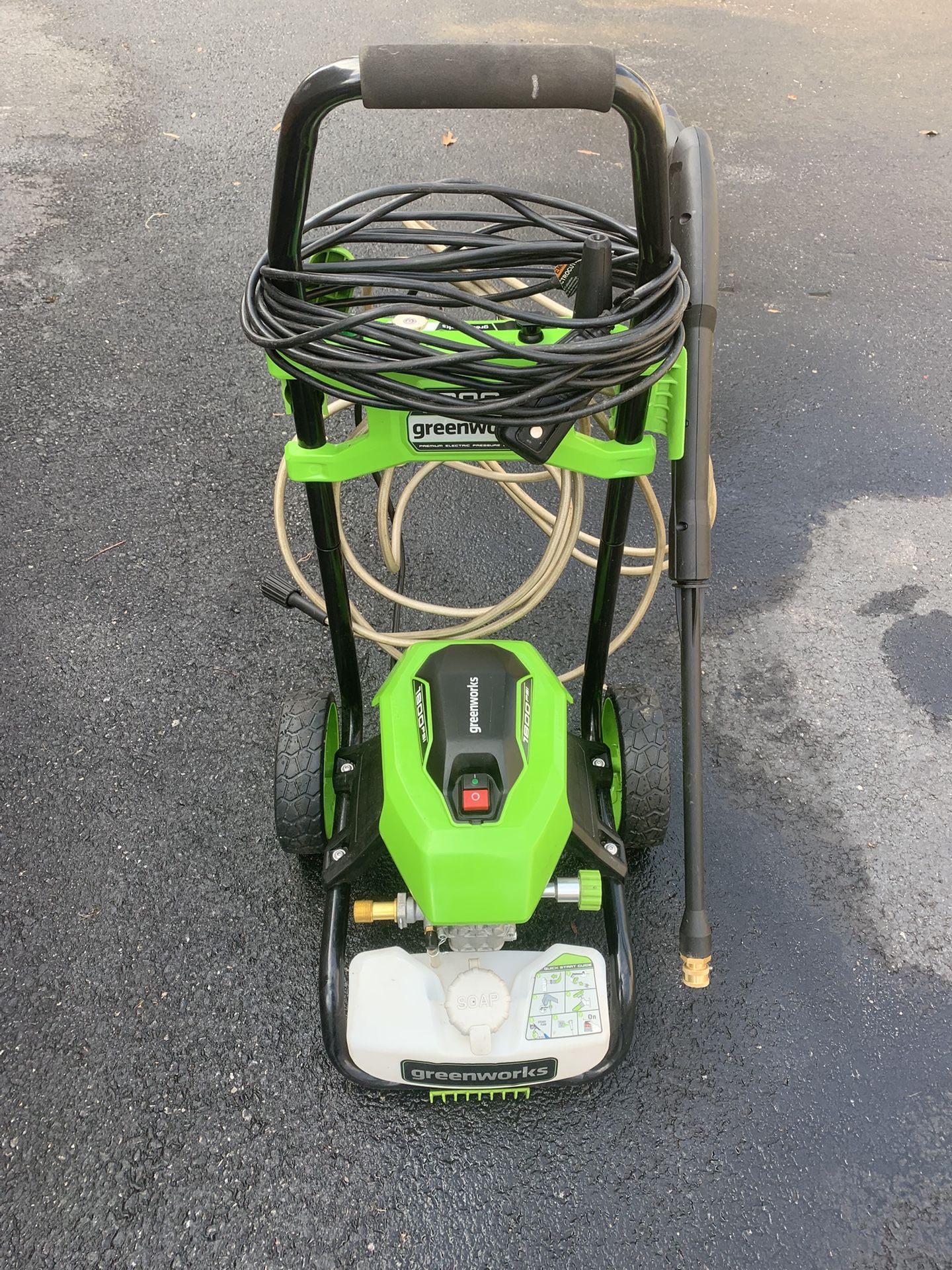 1800psi electric pressure washer w/ extra attachments