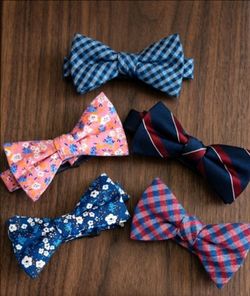 Variety of prints SIX Tommy Hilfiger bow ties.  Perfect for weddings/Father's Day. Please help me raise money for my friend's neurosurgery! Can ship