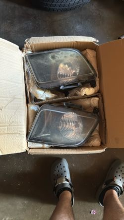 2005-2009 GT OEM HEADLIGHTS