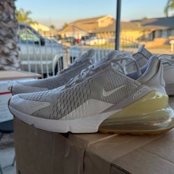 Nike Max 270
