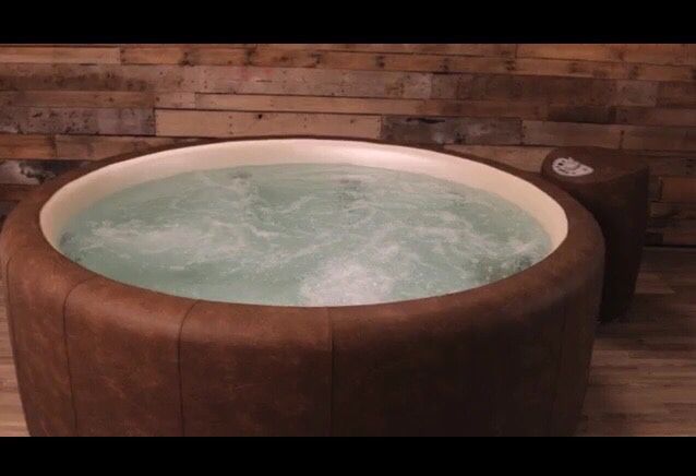 Hot tub/Soft tub BRAND NEW NEVER USED STILL IN THE BOX