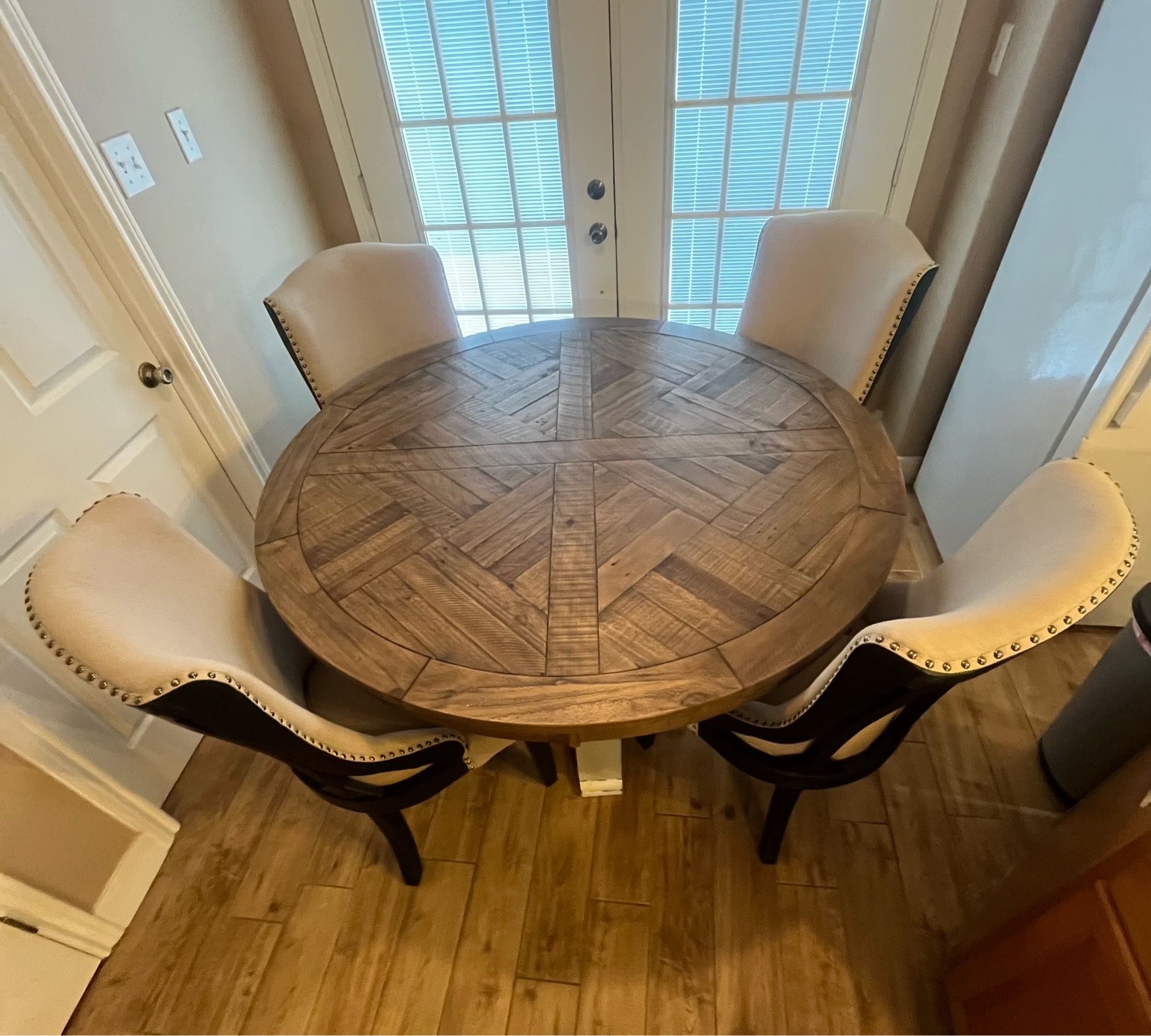 Ashley Furniture kitchen / dining set, table and 4 chairs
