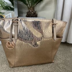 Rose Gold Micheal Kors Purse 