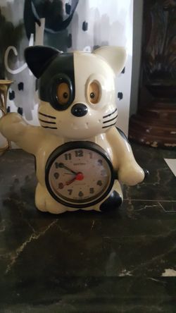 Vintage Rhythm Japan Clock Black and White