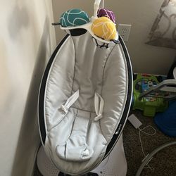 Mamaroo 4 Moms Baby Swing