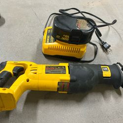 Dewalt 18v  Dc385 Reciprocating Saw With Charger And Battery
