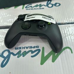 Xbox Series Controller Black Pre Owned 