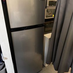 refrigerator frigidaire 7.5