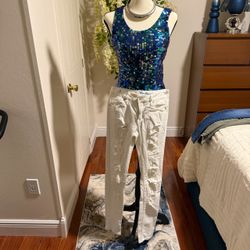 Women’s white distressed jeans