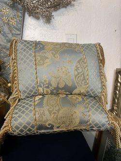 Set Of 2 Small Pillows