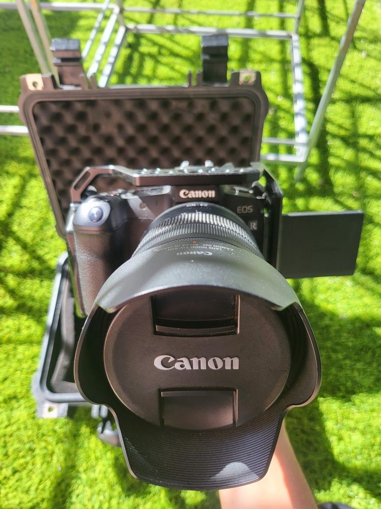 Cannon EOS R Mirrorless DSLR Camera with RF 24 105 F4 Lens