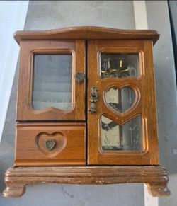 Jewelry box