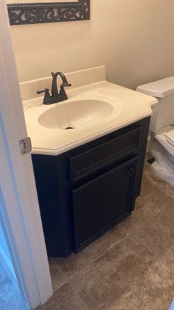 Bathroom vanity w/ mirror & light