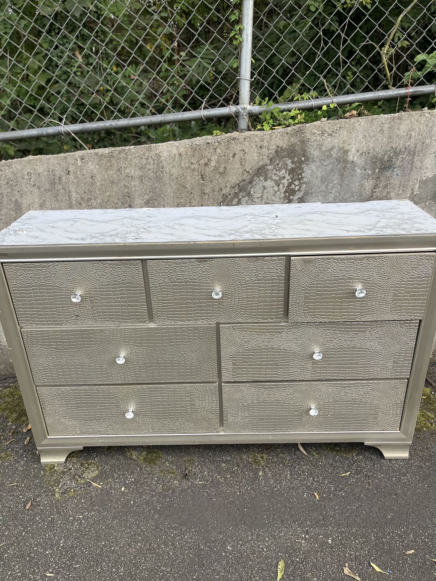 7 Draw Dresser