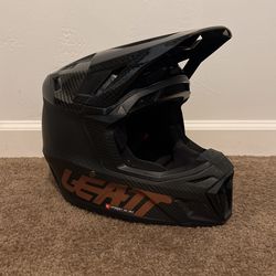 Leatt 9.5 Moto Helmet