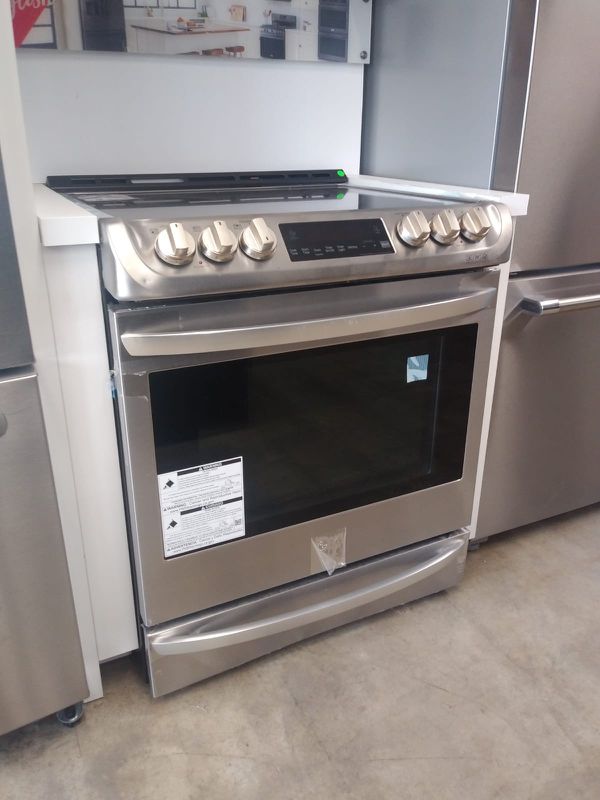 Slide in electric stove for Sale in Olivette, MO - OfferUp