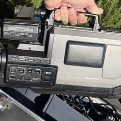 VINTAGE PANASONIC AG-HT5 REPORTER VIDEO RECORDER MOVIE VHS CAMERA WITH HARDCASE!