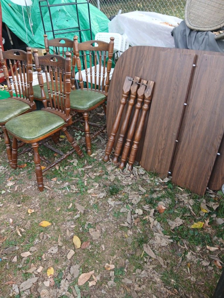 Very Heavy Solid Wooden Table With 2 Leaves And With 4 Chairs Please Bring Help To Load