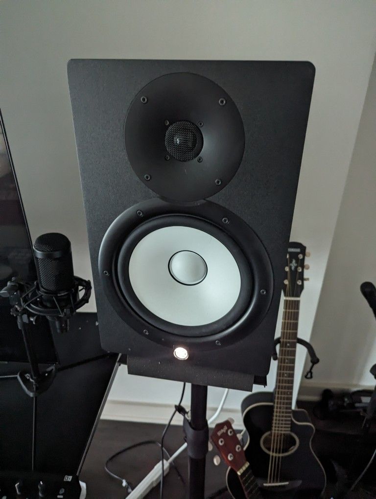 Yamaha HS8 Pair with stands and pads - Like New