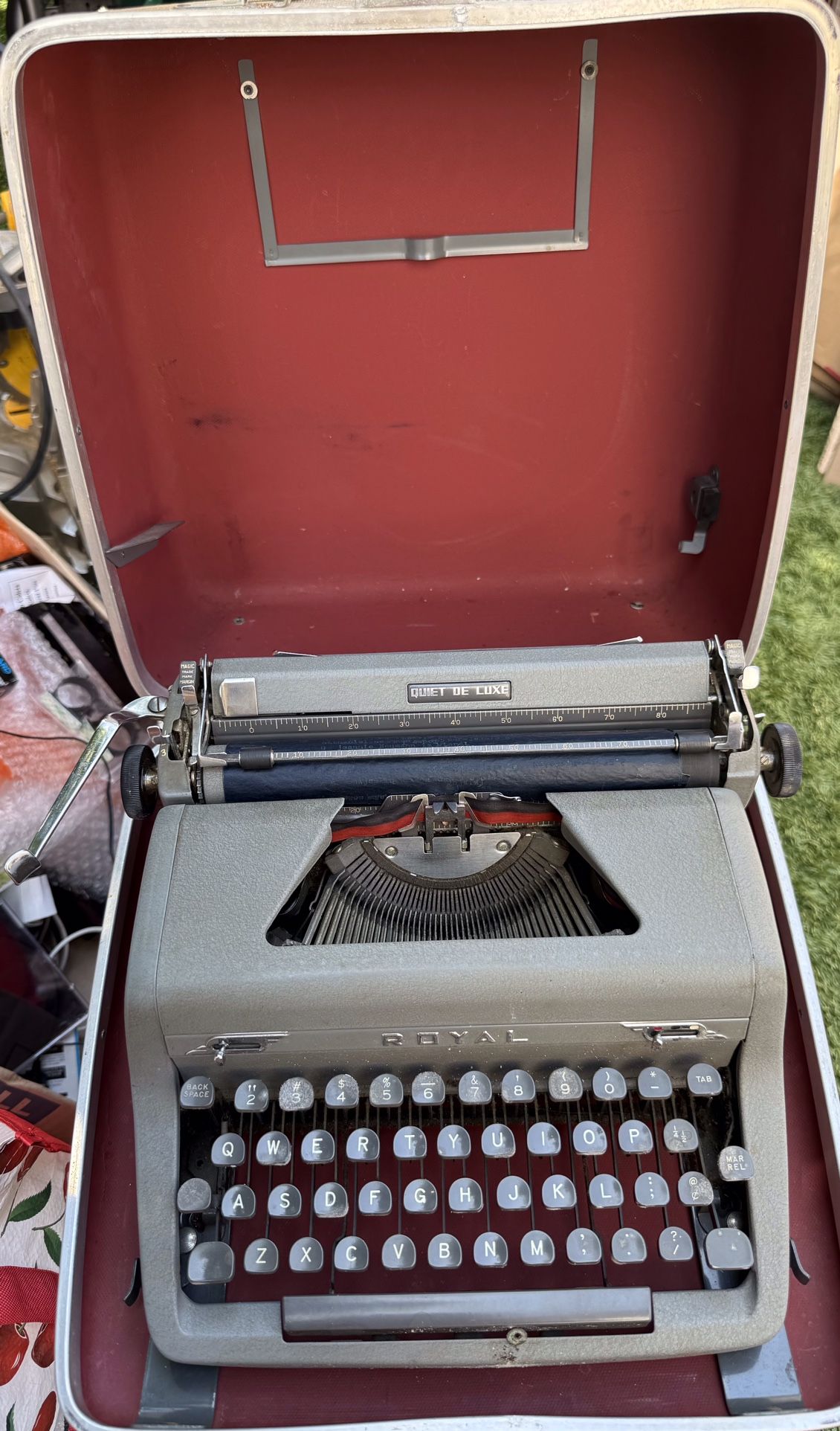 Royal Quiet Deluxe Vintage Typewriter