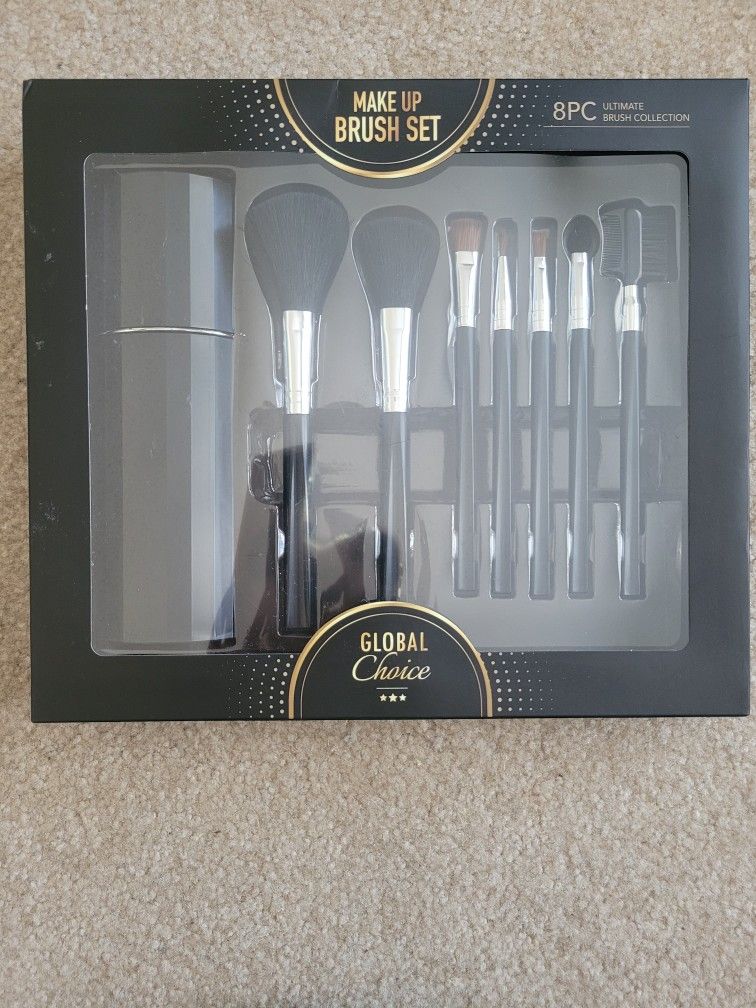 8-Piece Make Up Brush Set by Global Choice