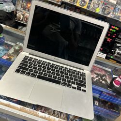 APPLE MACBOOK AIR LAPTOP MODEL A1466 - NO POWER OR CHORDS| FOR PARTS OR REPAIR