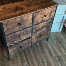 Dresser/Cabinet With 6 Drawers 