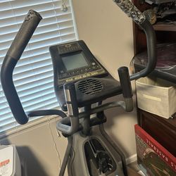 Cse 4.5 Elliptical Exercise Fitness Lb  200 OBO