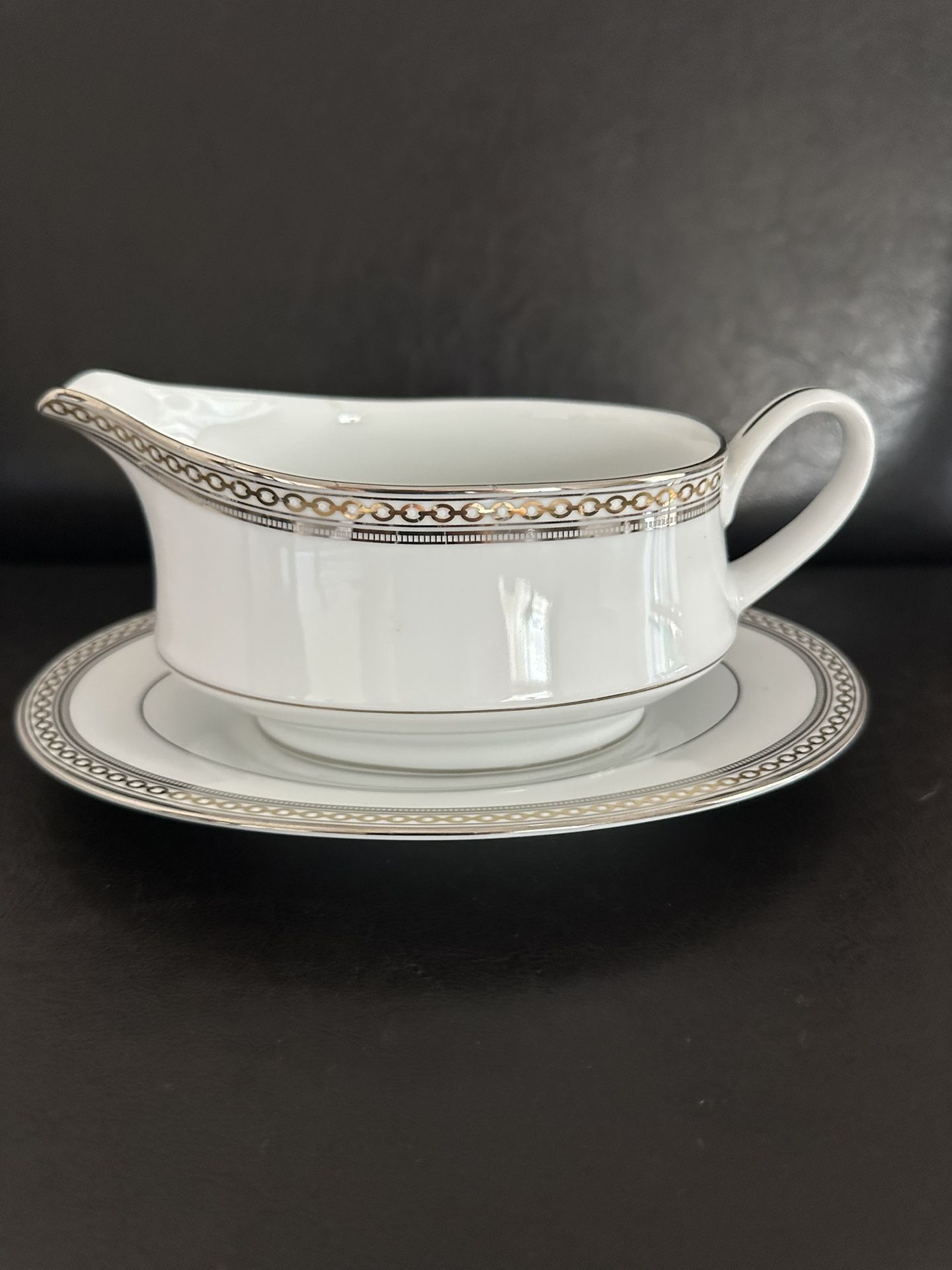 Noritake "Legacy Splendor" Contemporary Porcelain Fine China Gravy Boat Dish 1990's Platinum & Gold.