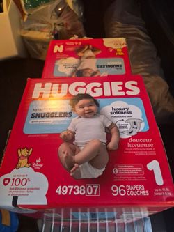 Huggies daipers one box a newborn and size one