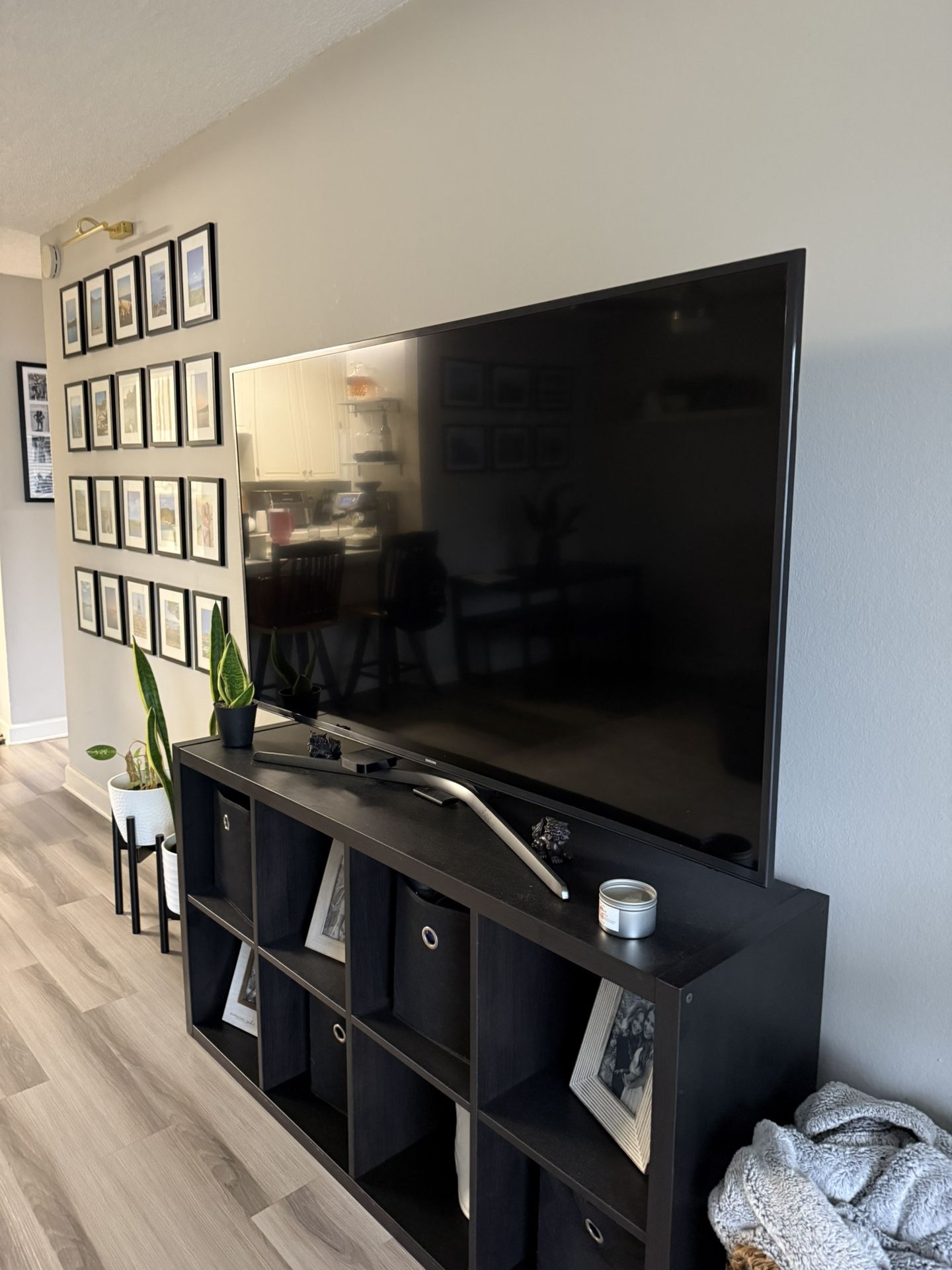 6-Cube Storage Shelf – Sleek & Functional