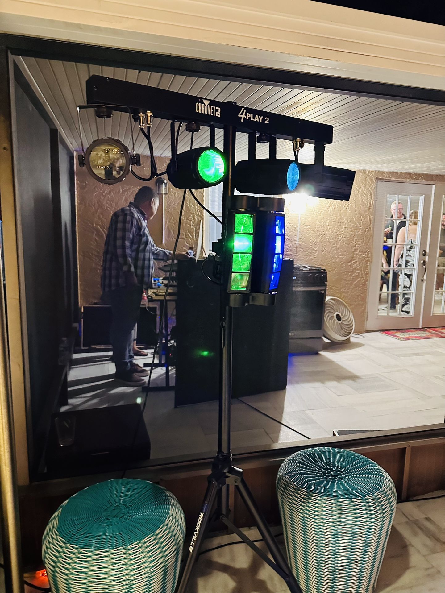 2 -DJ LIGHT Chauvet 4 Play