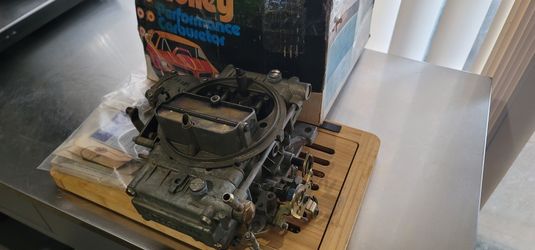 Holley 600cfm Carburetor- NOS