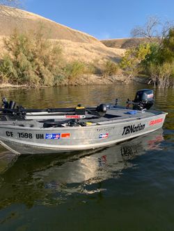 Selling a 1065 Grumman aluminum Boat with bass boat deck setup. Tiny boat build