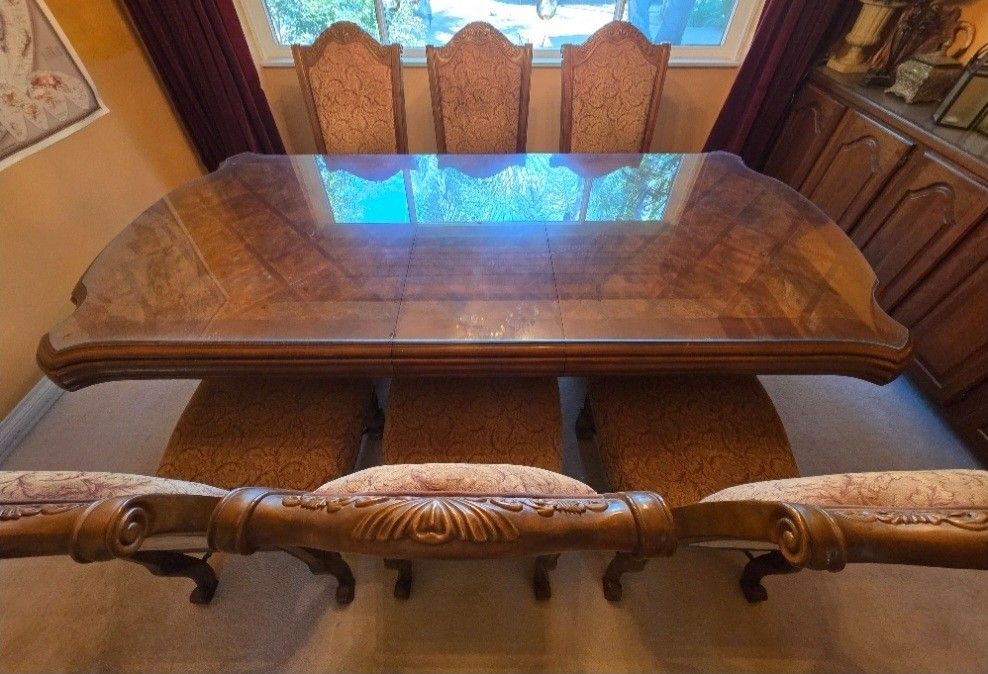 Beautiful Wooden Dining Table with Veneer Top + 10 Chairs & 2 Extra Leaves